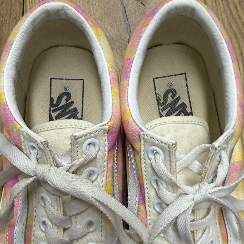 Vans - Picture 3 of 9